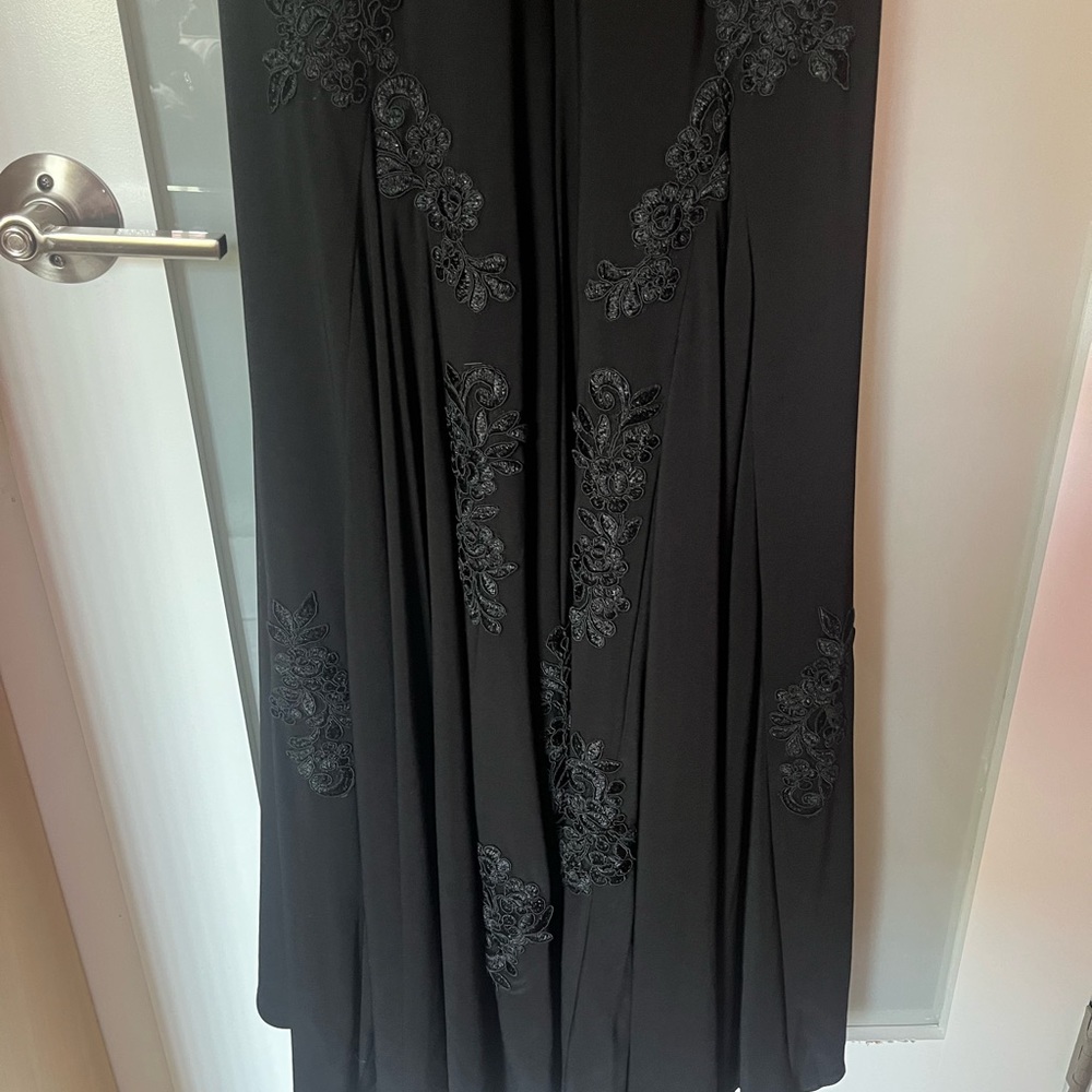 Gorgeous Black Halter lace size 4 Evening Gown - Picture 5 of 8